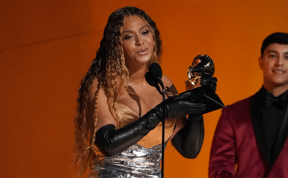 Beyoncé donates $2.5 million to fire relief and Meghan delays show launch