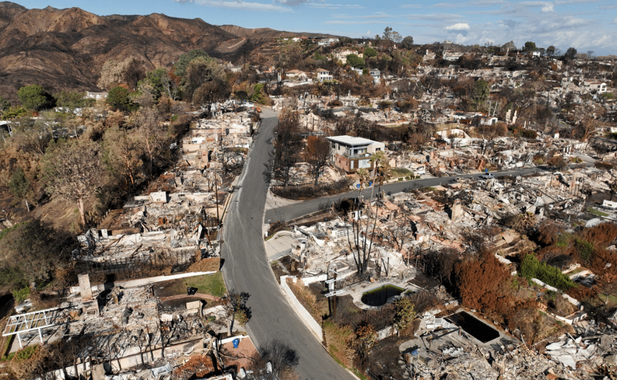 Rain douses wildfires in Southern California without causing serious mudslides