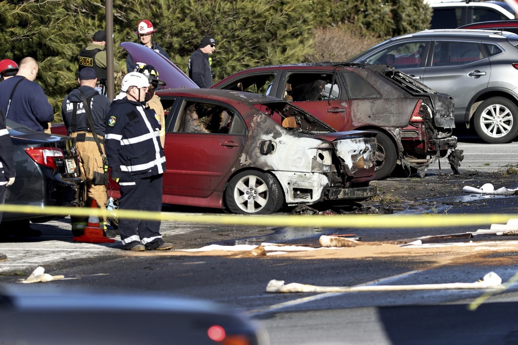 A single-engine plane crashes near a Pennsylvania airport