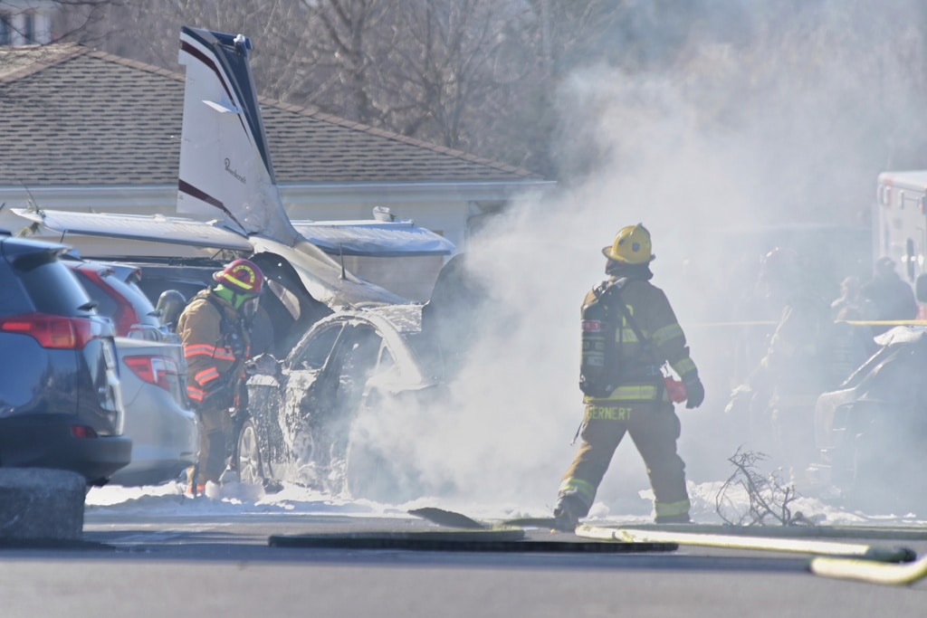 A single-engine plane crashes near a Pennsylvania airport