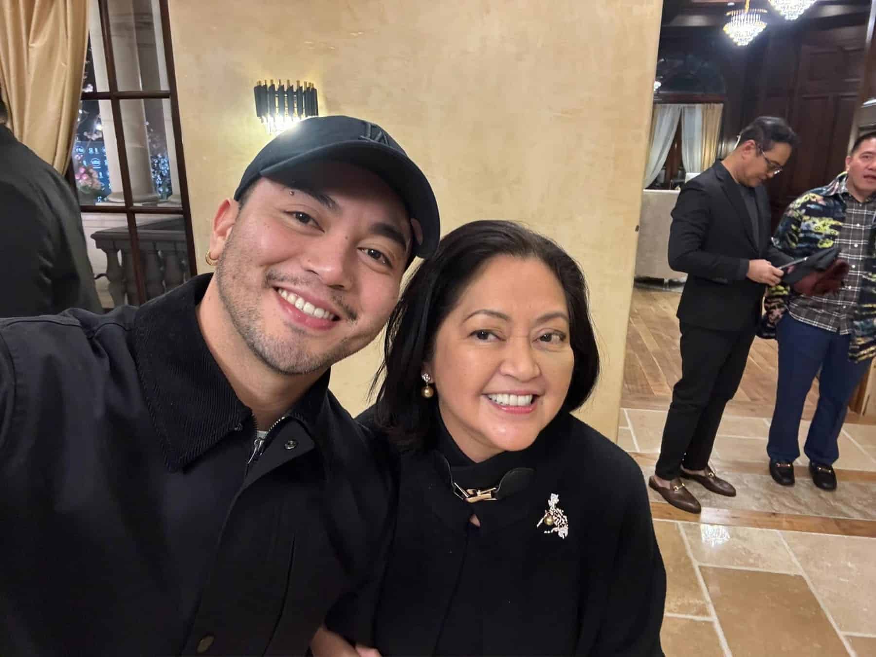 Sofronio Vasquez selfie with First lady