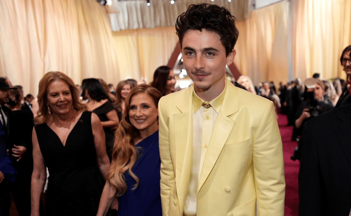 Oscars 2025 photos: See reunions, props and candid moments from the red carpet