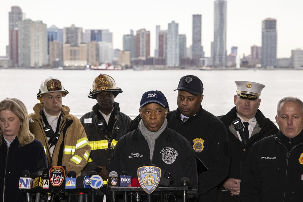 NYC sightseeing helicopter plunges into river, killing 6, including family of tourists