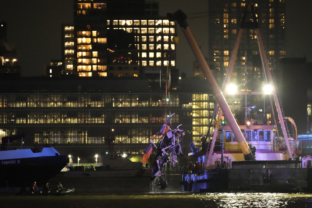 NYC sightseeing helicopter plunges into river, killing 6, including family of tourists