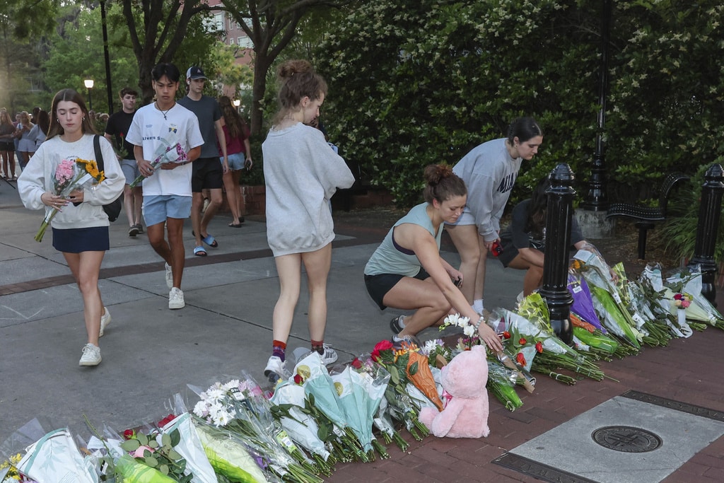 Florida gunman used deputy mom's former service weapon to kill 2 and wound 6
