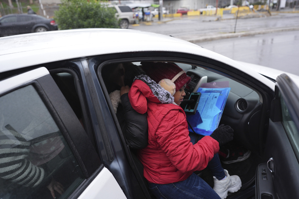 Orders to leave the country sow confusion among immigrants