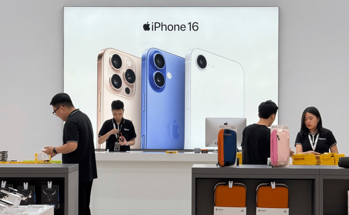 Confusion reigns after Trump exempts electronics from new tariff regime