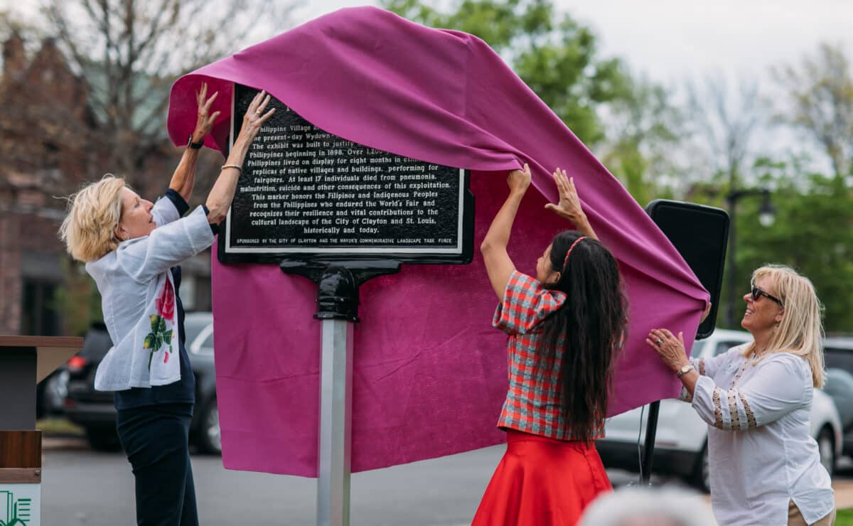 Mayor Michelle Harris and Janna Langholz unveil the permanent marker honoring Filipinos at Philippine Historical Village.