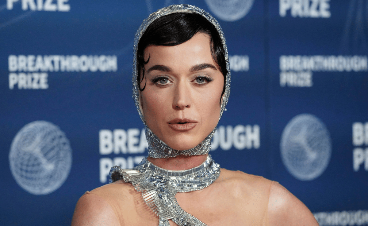 Ahead of spaceflight, Katy Perry is reading Carl Sagan