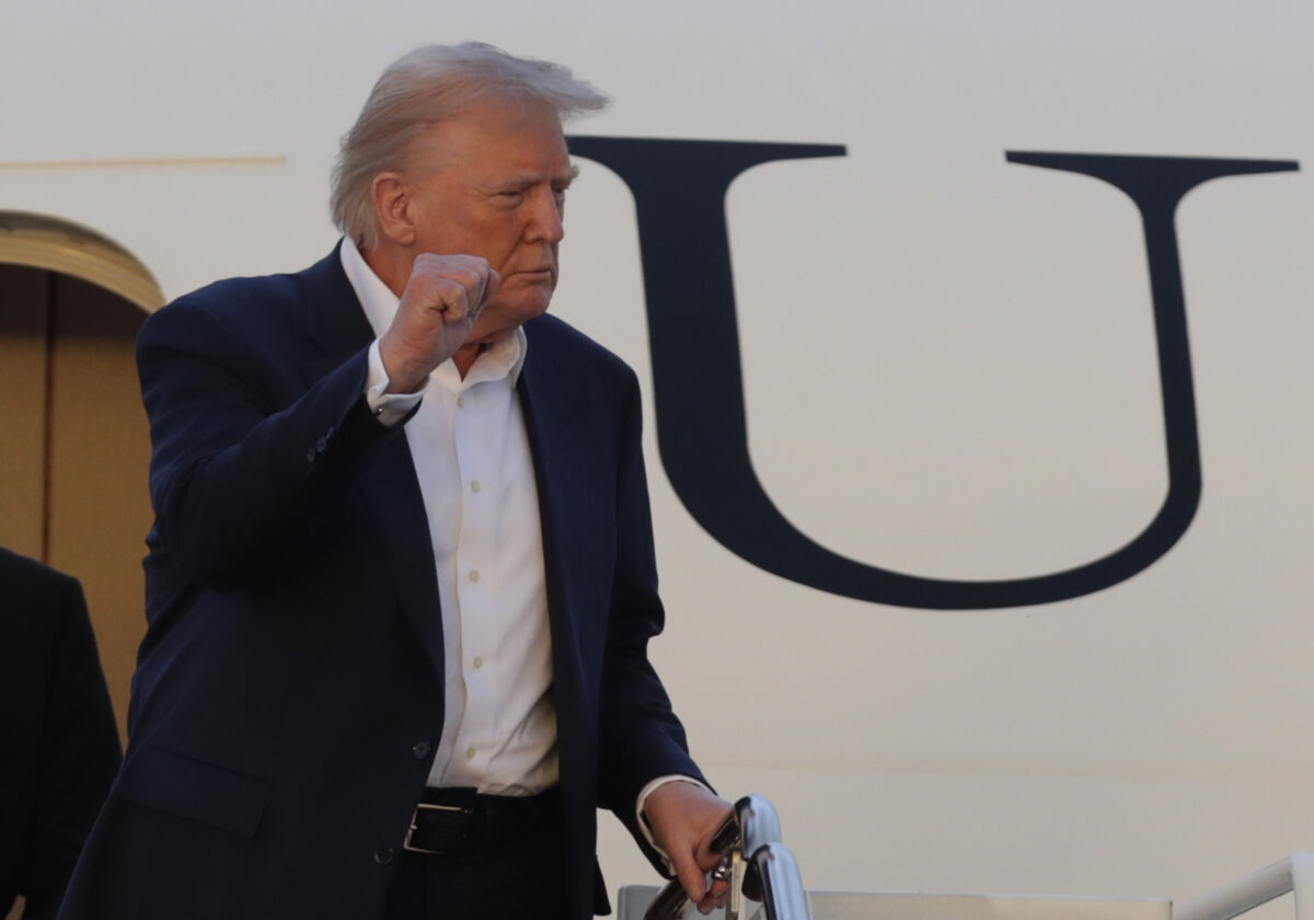 Trump to offer undocumented immigrants $1,000 to self-deport