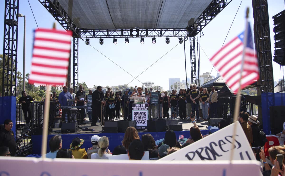 California bans law enforcement face masks