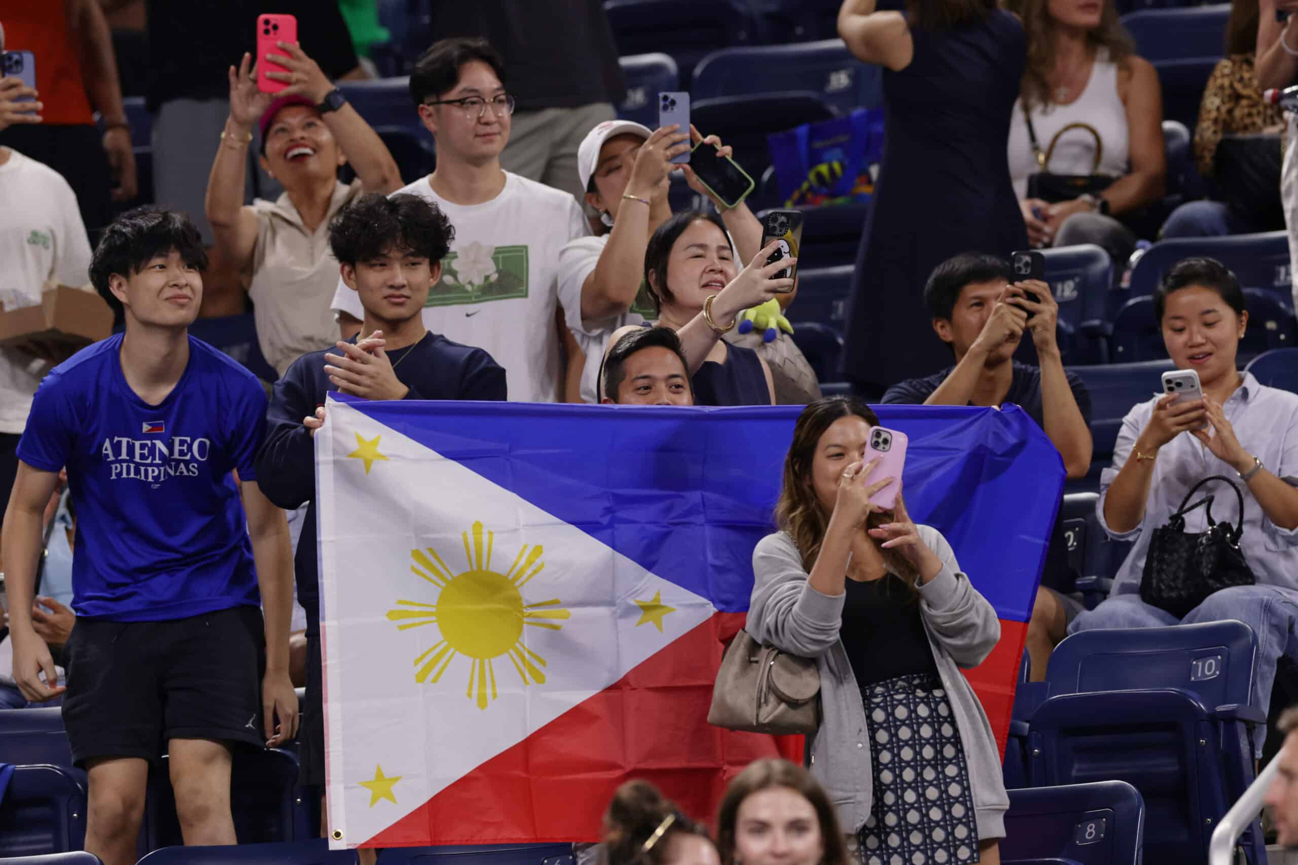 Alex Eala fans